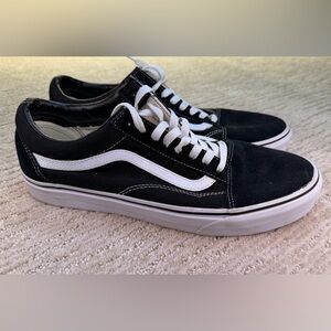Like New Condition Vans Old Skool Sneaker